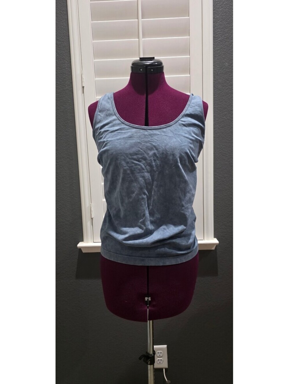 O to S mineral-washed hooded tank top